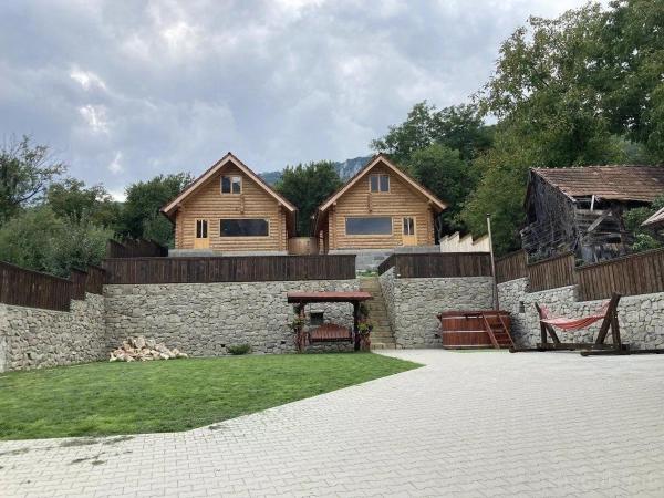 Long Rock Chalets, Rezerwuj Chalet Domy Wakacyjne w Alba, Domek
