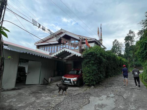Mountaintop Guest House, Rezerwuj  Bhurtuk Sikkim