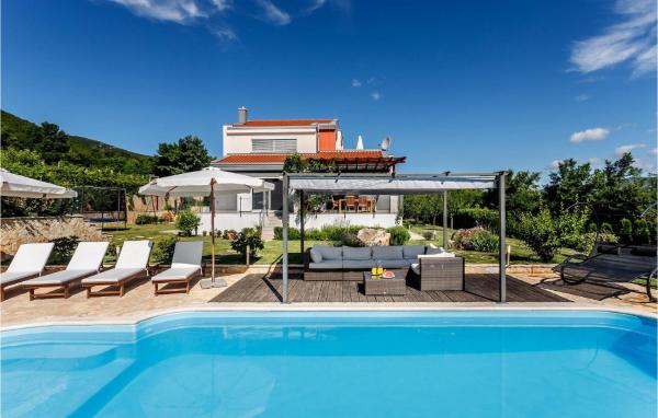 Villa Nadalina, Rezerwuj  Hotele w Split-Dalmatia County z Basenem, Basen