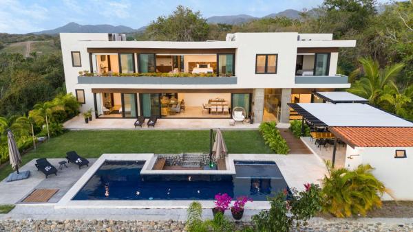 Near Punta Mita - Gorgeous Modern Villa, Rezerwuj  Hotele w Nayarit z Basenem, Basen