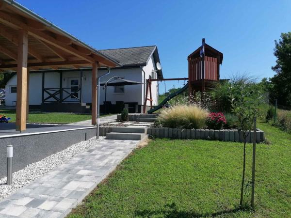 Holiday home in Fonyod - Balaton 43111, Rezerwuj Dom wakacyjny Hotele w Somogy z Parkingiem, Parking