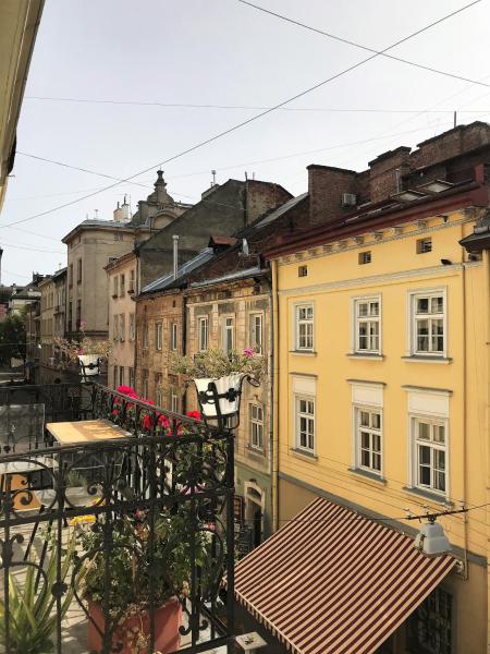 Center Lviv Rynok Square 17, Rezerwuj  Hotele w Lwów z parkingiem, Parking