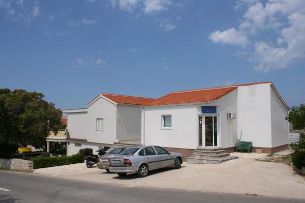 Apartments with a parking space Mandre, Pag - 6456, Rezerwuj Apartament Mandre Pag