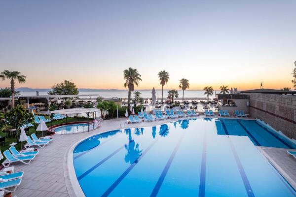 Armas Gul Beach, Rezerwuj  Hotele w Mediterranean Region Turkey z Basenem, Basen