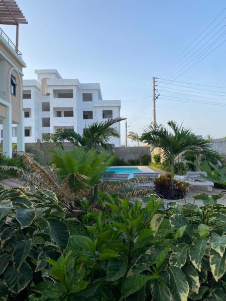 By the sea Apartments, Rezerwuj Apartament Hotele w Coast Region z Basenem, Basen