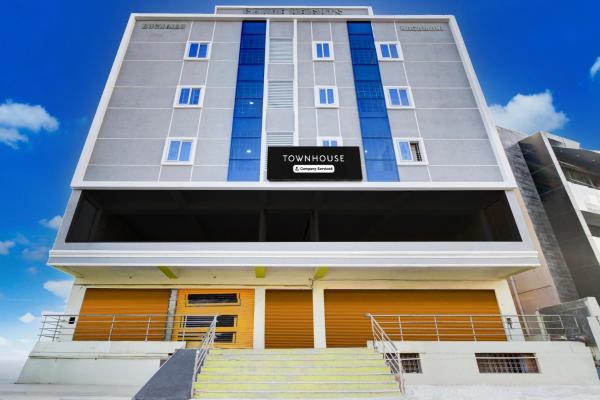 Super Townhouse LB Nagar Metro Station, Rezerwuj  Hotele w Telangana z parkingiem, Parking