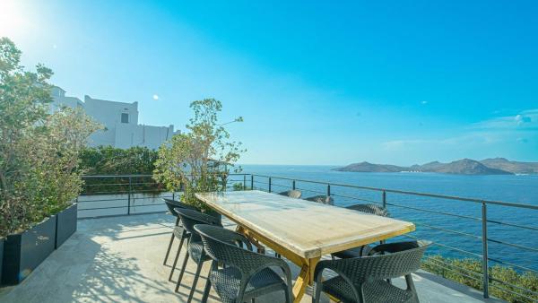 Villa Ella Sea View Yalikavak Shared Pool, Rezerwuj  Hotele w Muğla z basenem, Basen