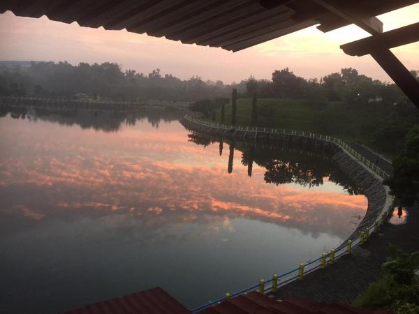 Omah Kenangan at Seven Trumpets Resort, Rezerwuj  Tanie Hotele w Seturan