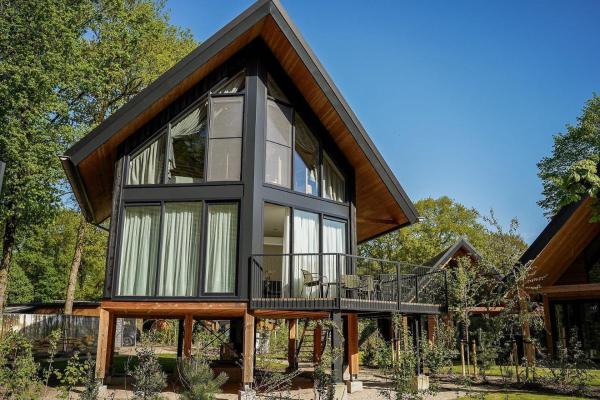 Natuur Villa met Hottub | 4 personen - Resort Valley, Rezerwuj  Hotele w Geldria z Basenem, Basen