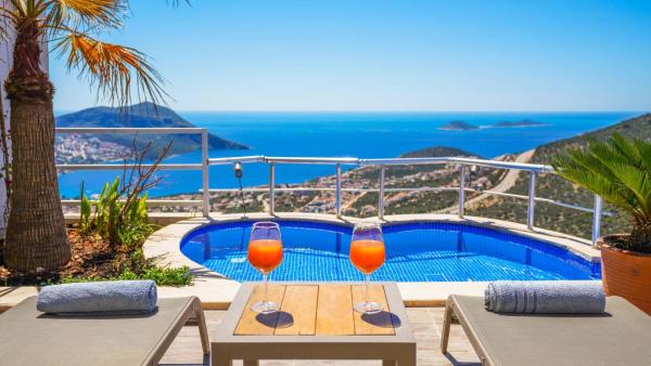Kalkan 2 Bedroom Seaview Villa 4146, Rezerwuj  Hotele w Mediterranean Region Turkey z Basenem, Basen