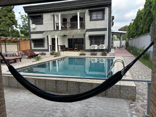 Villa Fely RDC, Rezerwuj  Hotele w Kribi z Basenem, Basen