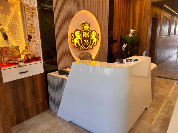 Hotel RK 75, Rezerwuj  Akolia Madhya Pradesh