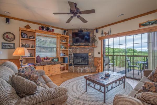 2BR Village At Indian Point 1705 near SDC, Rezerwuj  Hotele w Missouri z Basenem, Basen