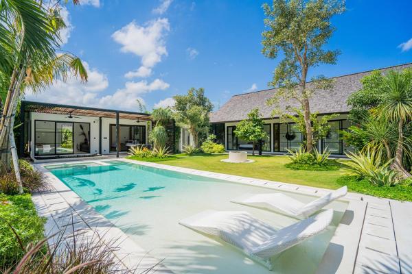 Villa KaKao - 4BR Villa in Kedungu, Rezerwuj  Hotele w Tabanan z Basenem, Basen