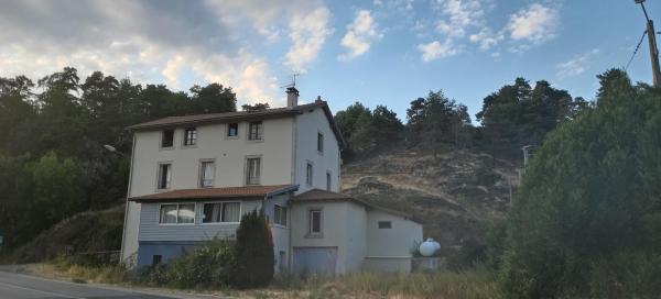 Appartement 1, Rezerwuj  Saint-Germain-Laprade 