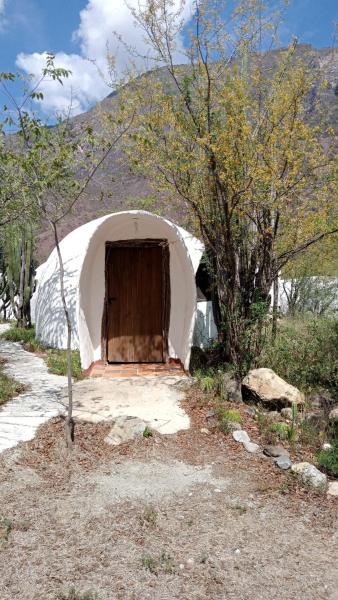 Refugio Shangrila, Rezerwuj  Hotele w Jordán z Basenem, Basen