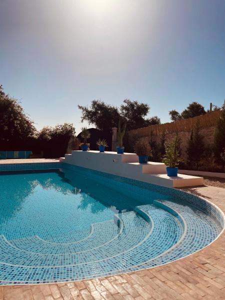 Villa OOM, Rezerwuj  As-Suwajra 