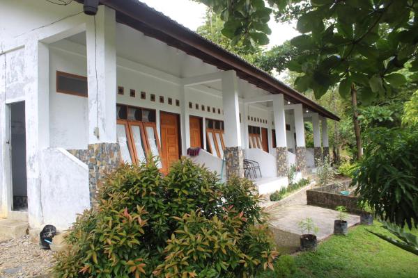 Green View Guest House only treking with US, Rezerwuj  Bukit Lawang 
