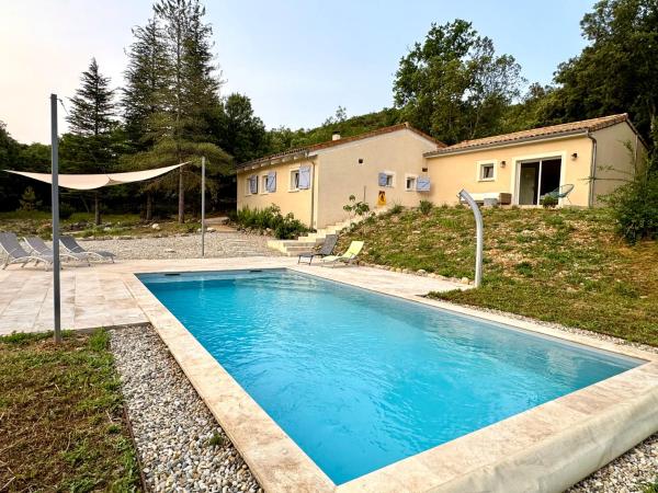 Schöne Villa im Herzen der Ardéche mit privatem Pool, Rezerwuj  Hotele w Sampzon z Basenem, Basen