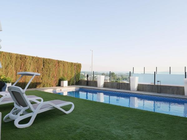 Villa de Lujo cerca del mar y piscina climatizada, Rezerwuj  Hotele w San Fulgencio z basenem, Basen