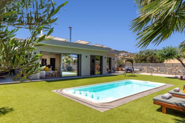 Villa Manefic by Villa Plus, Rezerwuj  Hotele w Retimno z basenem, Basen