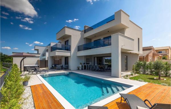Villa Ivala, Rezerwuj  Hotele w Galižana z basenem, Basen