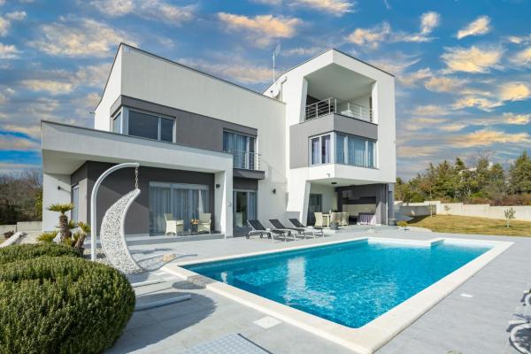 Villa Windrose for 8 persons near Marcana with large garden, Rezerwuj  Hotele w Pula Region z basenem, Basen