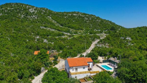 Villa Sanja in Makarska by Villas Guide, Rezerwuj  Hotele w Split-Dalmatia County z Parkingiem, Parking