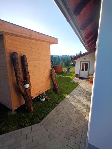 Hegyi Vendégház, Rezerwuj  Hotele w Transylvania z Parkingiem, Parking