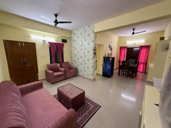 KesarHomes 2BHK FlatNo201 2FLR 2BR AC Lift Kukatpally, Rezerwuj  Hotele w Telangana z parkingiem, Parking