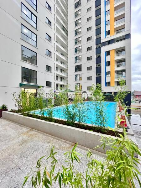 luxury elegant furnished three bedroom apartment with children playing ground,swimming pool relaxing rooftop with amazing city views, ample parking space and proximity to major shopping malls, Rezerwuj  Nairobi Hotele...