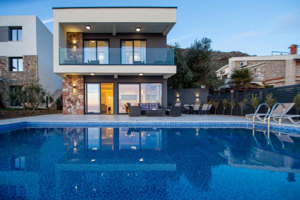 Villa Aurora Azure - Luxury Infinity Pool Resort, Rezerwuj  Katun-Rezevici Budva County