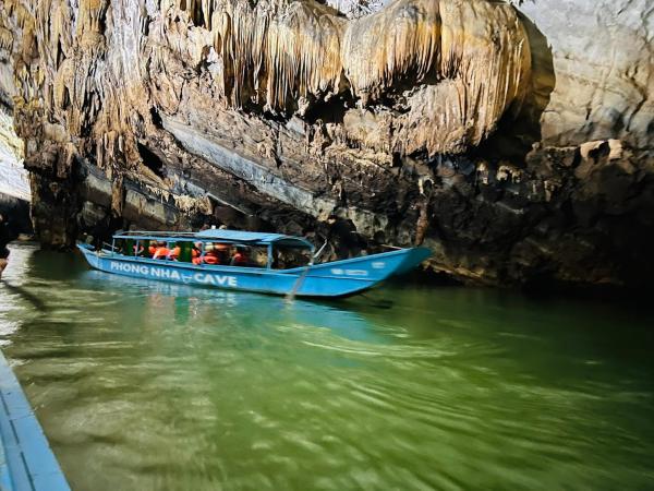 Phong Nha Cave Boat Tour Included - Nguyen Shack, Rezerwuj  Hotele w Quang Binh z basenem, Basen