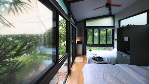 Wind over Waters Cabin 2, Rezerwuj  Hotele w Lavasa z parkingiem, Parking
