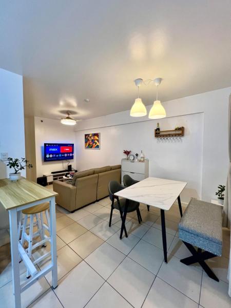 NestNook in Acacia Estates, Rezerwuj  Hotele w Manila z Basenem, Basen