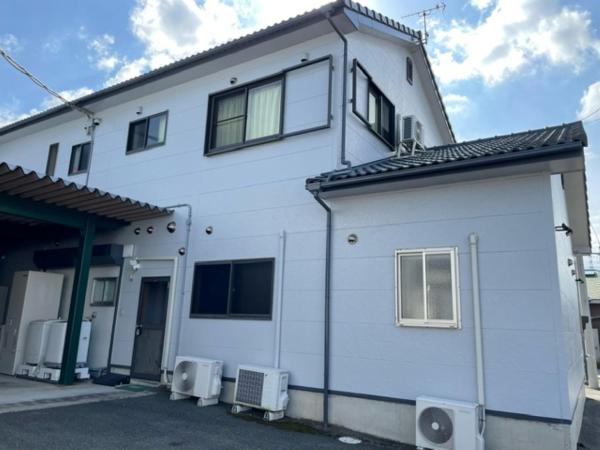 合同会社ゲストハウス縁, Rezerwuj  Hotele w Saijo z parkingiem, Parking