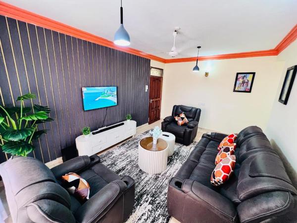 Blessed F&M Apartments, Rezerwuj Apartament Hotele w Coast Region z Basenem, Basen