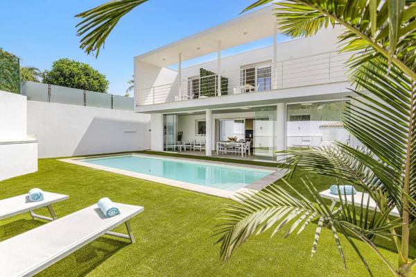 Villa Laire by Villa Plus, Rezerwuj  Hotele w Sycylia z basenem, Basen