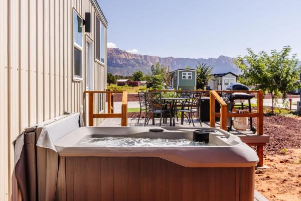 Jasper tiny home with private hottub, Rezerwuj  Apple Valley Utah