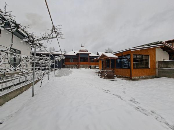CĂSUȚA BUNICII CU PRISPĂ, Rezerwuj   