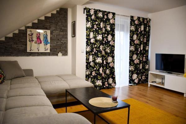 House in Village apartman Jelić, Rezerwuj  Hotele w Sisak-Moslavina County z Basenem, Basen