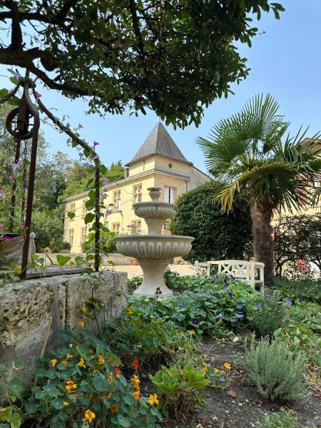 Chateau La Croix De Millorit, Rezerwuj  La Reuille Akwitania