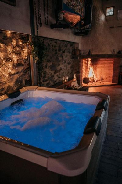 LARCADE Loft Industrial-Jacuzzi, Rezerwuj  Castillo de Bayuela 