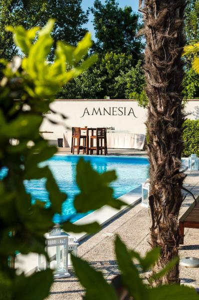 AMNESIA VILLAS, Rezerwuj  Hotele w Borghetto z Basenem, Basen