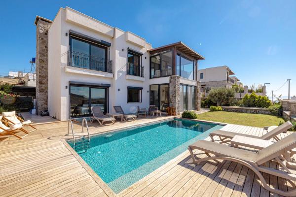 Elegant Villa Private Pool & Stunning Views, Rezerwuj  Hotele w Muğla z Basenem, Basen