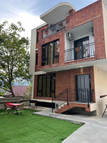 Villa for families and friends 3, Rezerwuj  Hotele w Region Tbilisi z parkingiem, Parking
