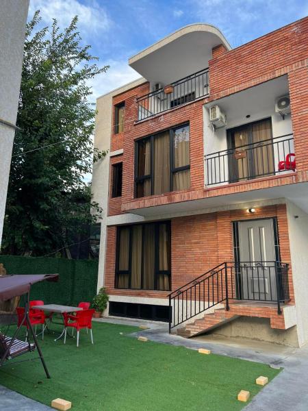 Villa for families and friends 4, Rezerwuj  Hotele w Region Tbilisi z parkingiem, Parking