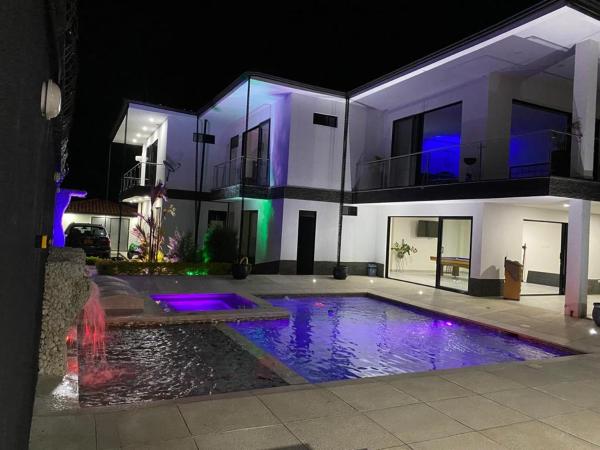 Chalet El Pilar Bacelona Quindio, Rezerwuj Chalet Hotele w Santander z Basenem, Basen
