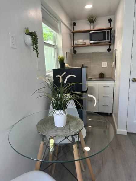 2 Nice and Cozy guest house, Rezerwuj  Opa-Locka Floryda