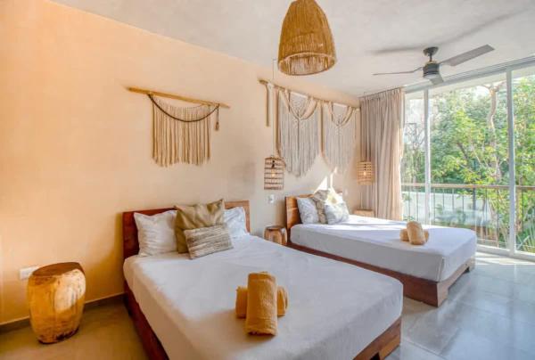 Tulum Center family double suite four guest with free parking pool AC kitchenette near Beach, Rezerwuj  Hotele w Tulum z Basenem, Basen